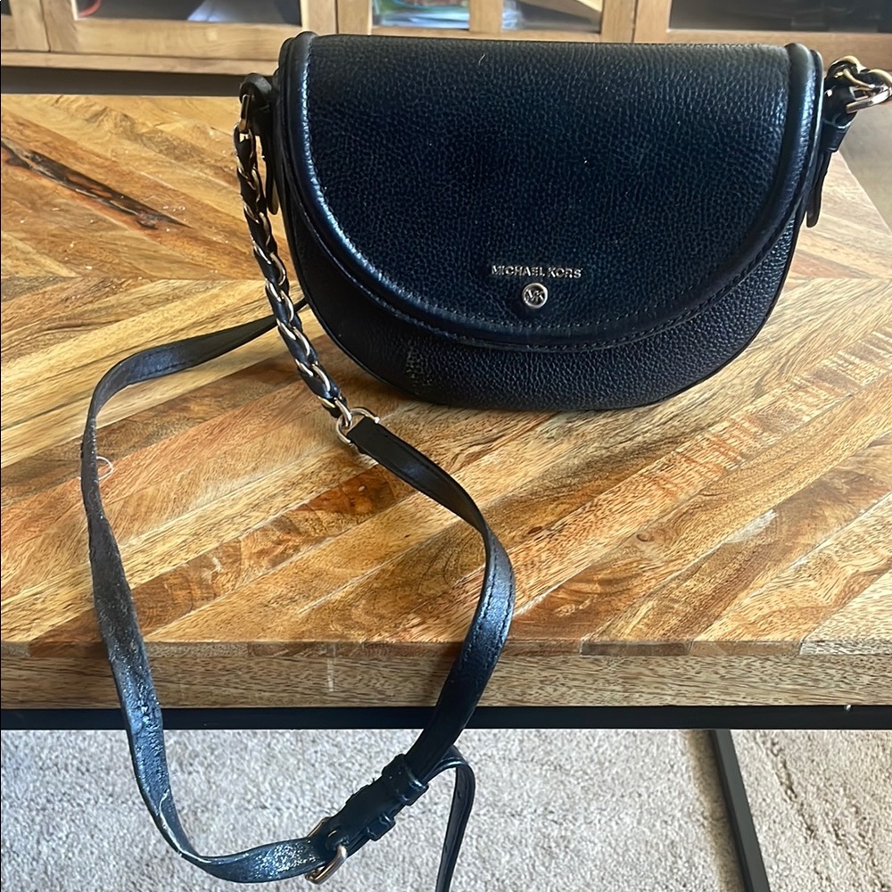 Michael Kors Black Crossbody Bag with Sleek Structured Design